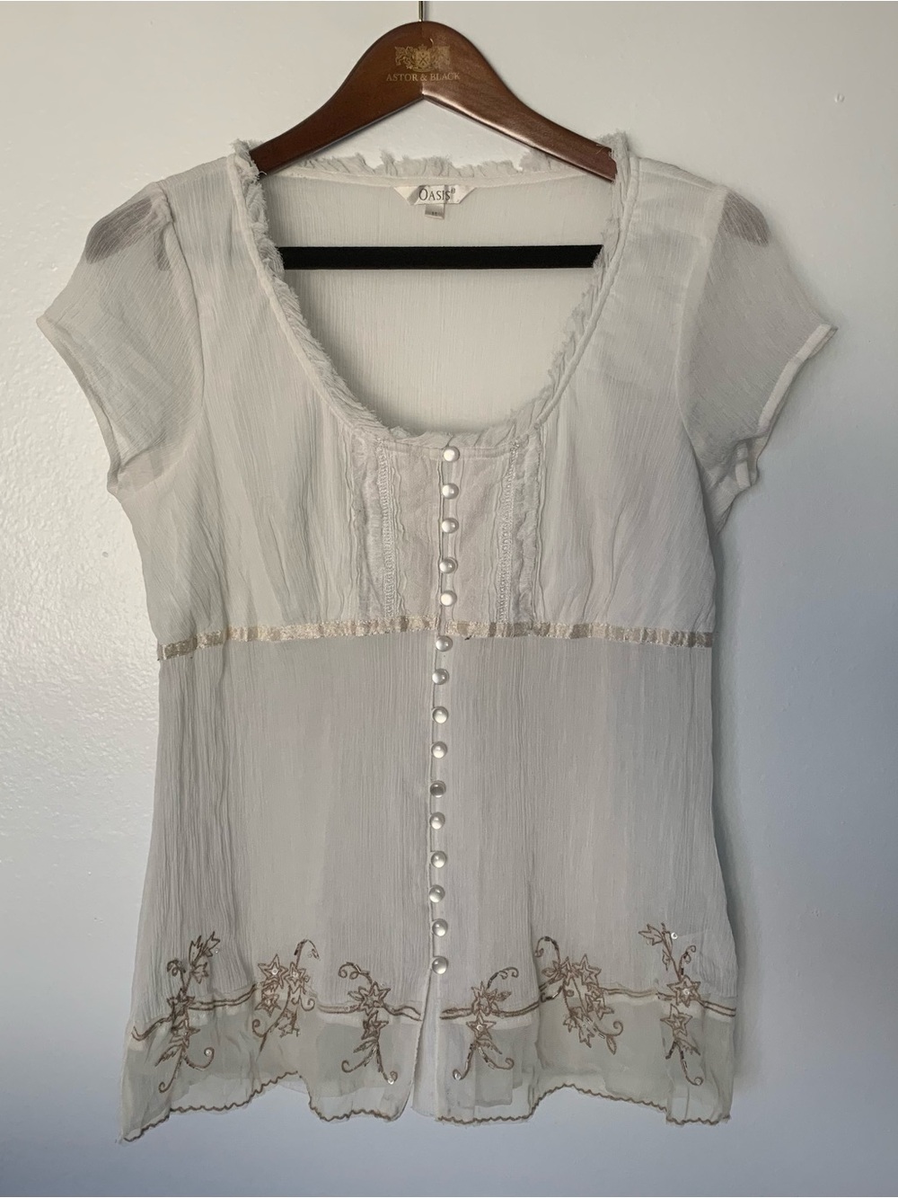 Oasis Two-Tone Ivory & Cream Button-Front Lace Trim Top - Picture 6 of 6